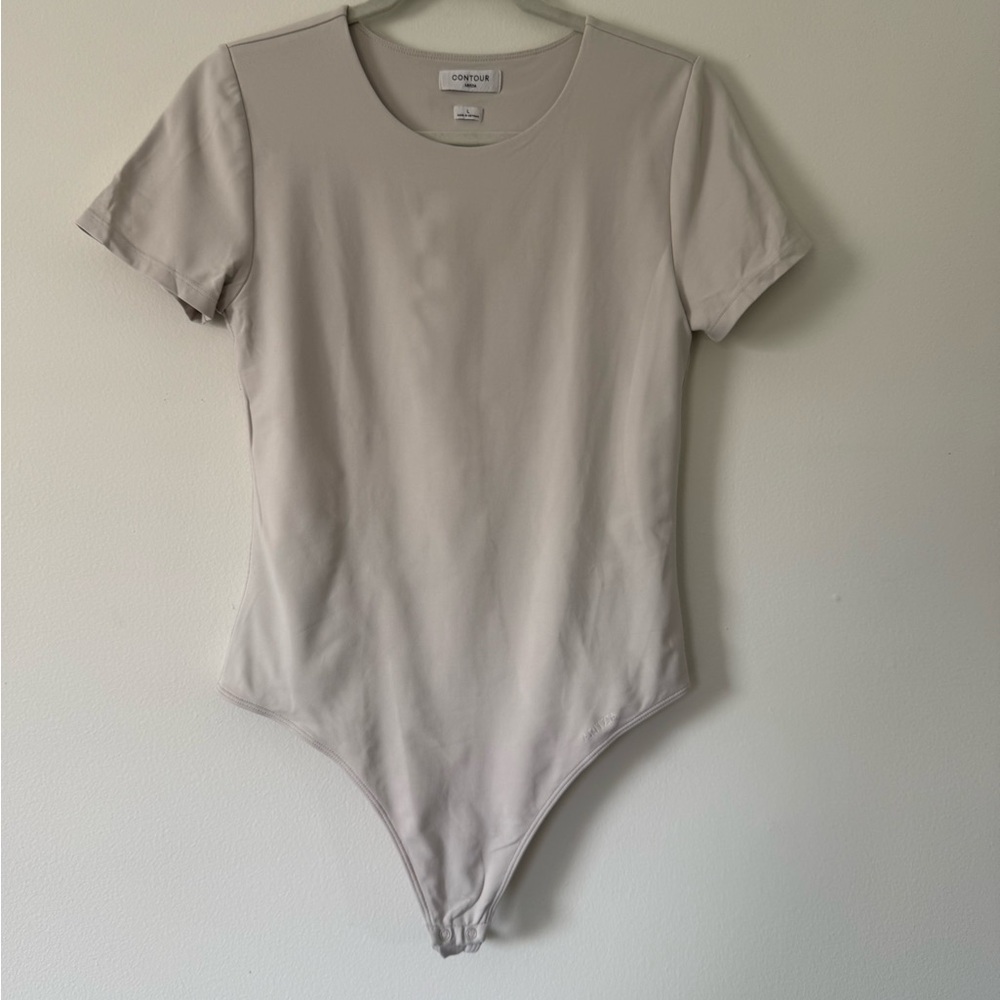 Aritzia Contour Crew Neck Bodysuit Beige Short Sleeve Size L